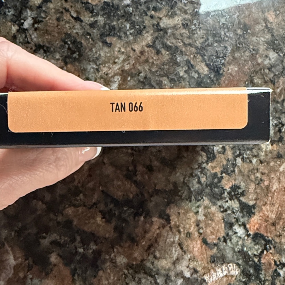KVD Good Apple Skin-Perfecting Foundation Balm - Tan 066 - Picture 2 of 3